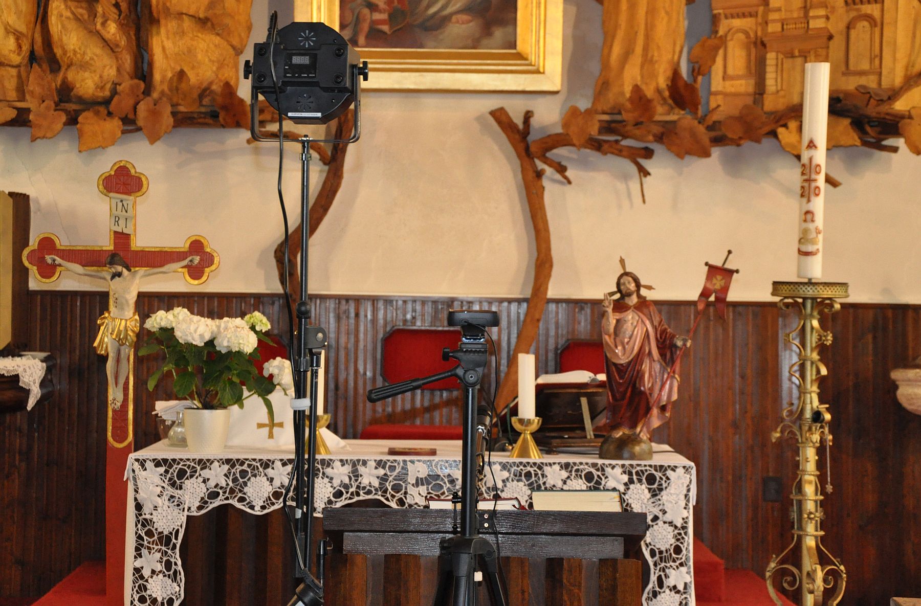 Szolgálat legyen, ne szolgáltatás - az online hitéletről és az offline jövőről Tornyai Gábor atyával